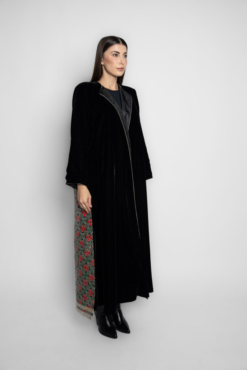 embroidered velvet abaya in brocade - Image 5