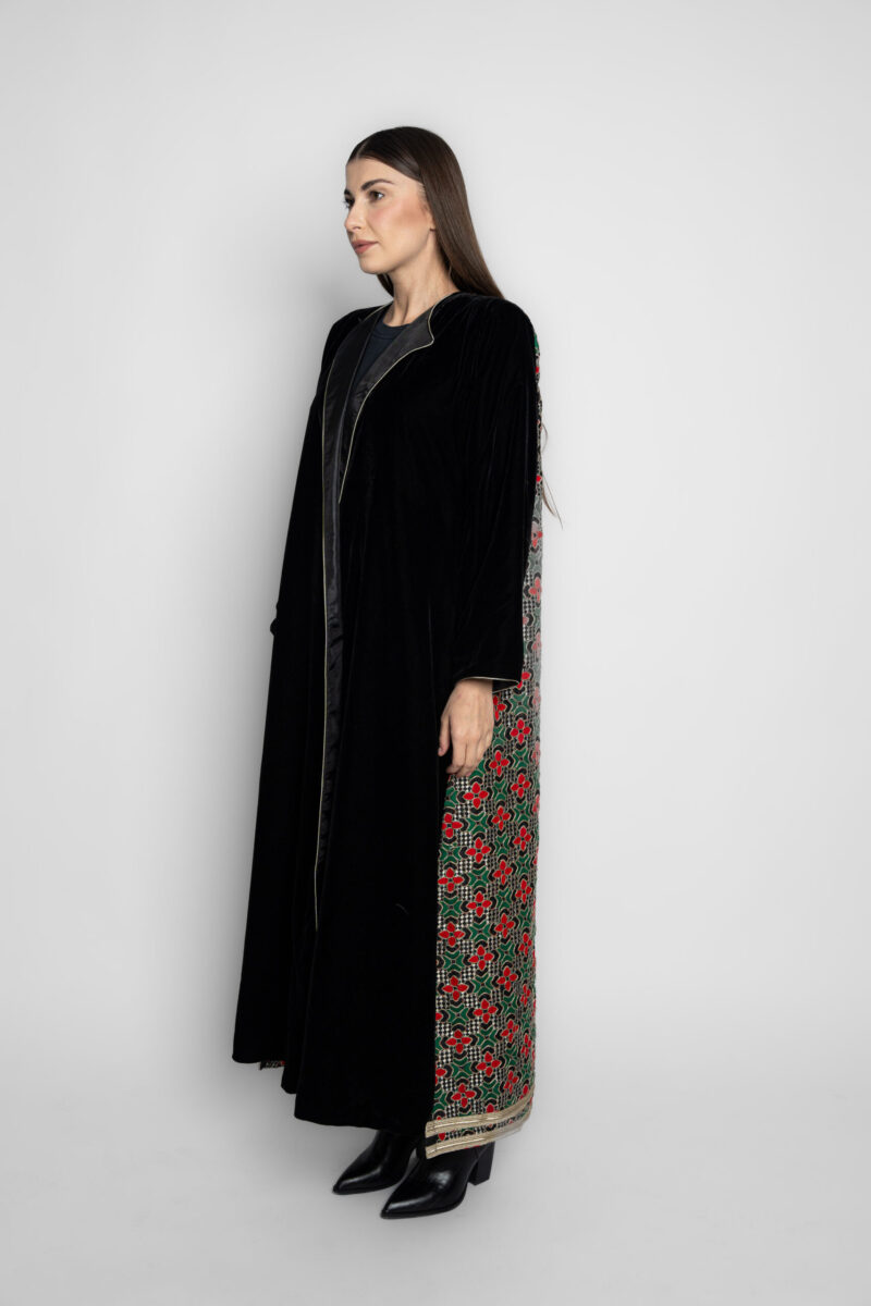 embroidered velvet abaya in brocade - Image 3