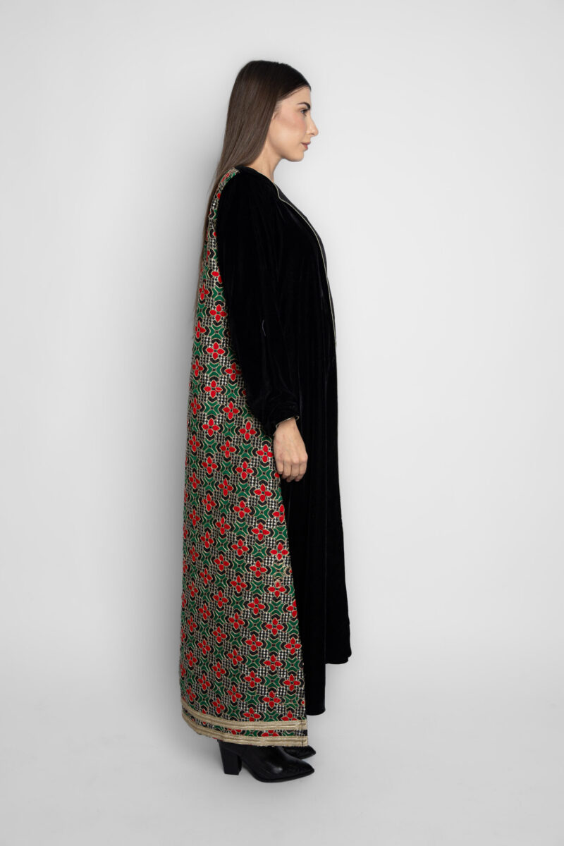 embroidered velvet abaya in brocade - Image 4